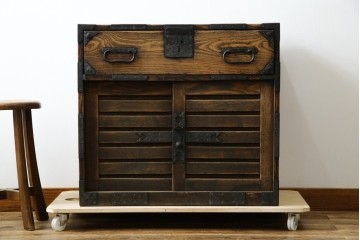 和製アンティーク　希少な総栗材!　太い横桟が目を引く越後(現在の新潟県)の帳場箪笥　(R-084936)