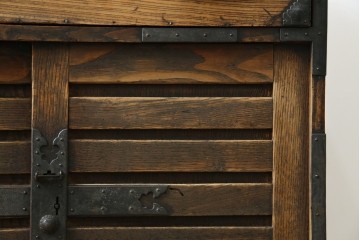 和製アンティーク　希少な総栗材!　太い横桟が目を引く越後(現在の新潟県)の帳場箪笥　(R-084936)