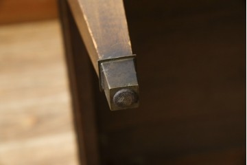 中古　DREXEL HERITAGE(ドレクセルヘリテイジ)　Triune(トライユン)　マホガニー材　クラシカルな佇まいのカクテルテーブル　(R-084937)