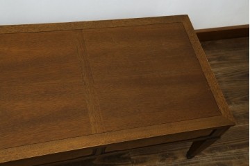 中古　DREXEL HERITAGE(ドレクセルヘリテイジ)　Triune(トライユン)　マホガニー材　クラシカルな佇まいのカクテルテーブル　(R-084937)