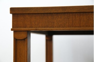 中古　美品　DREXEL HERITAGE(ドレクセルヘリテイジ)　Triune(トライユン)シリーズ　すっきりした佇まいのエンドテーブル　定価約12万円相当　(R-084938)