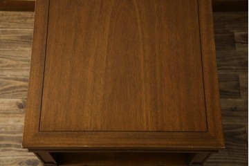 中古　美品　DREXEL HERITAGE(ドレクセルヘリテイジ)　Triune(トライユン)シリーズ　すっきりした佇まいのエンドテーブル　定価約12万円相当　(R-084938)