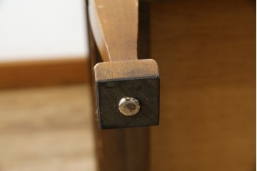 中古　美品　DREXEL HERITAGE(ドレクセルヘリテイジ)　Triune(トライユン)シリーズ　すっきりした佇まいのエンドテーブル　定価約12万円相当　(R-084939)