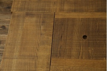 中古　国産　職人手作り　ナラ材　天板の鋸目(のこめ)仕上げの意匠がおしゃれな囲炉裏テーブル　(R-084940)