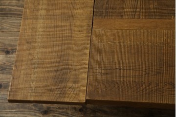 中古　国産　職人手作り　ナラ材　天板の鋸目(のこめ)仕上げの意匠がおしゃれな囲炉裏テーブル　(R-084940)