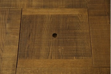 中古　国産　職人手作り　ナラ材　天板の鋸目(のこめ)仕上げの意匠がおしゃれな囲炉裏テーブル　(R-084940)