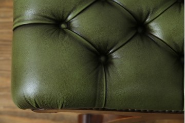 中古　超美品!!　スペイン製　バロッサバレンティ(VARO,S.A. VALENTI)　本革(レザー)　クラシカルな空間演出に活躍するオットマン　定価約16万2千円相当　(R-084942)