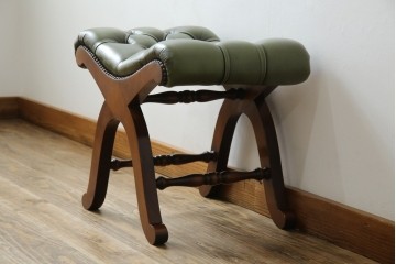 中古　超美品!!　スペイン製　バロッサバレンティ(VARO,S.A. VALENTI)　本革(レザー)　クラシカルな空間演出に活躍するオットマン　定価約16万2千円相当　(R-084942)