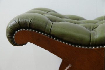 中古　超美品!!　スペイン製　バロッサバレンティ(VARO,S.A. VALENTI)　本革(レザー)　クラシカルな空間演出に活躍するオットマン　定価約16万2千円相当　(R-084942)