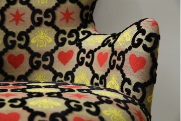中古　美品　GUCCI(グッチ)　デコール　ゴージャスなデザインのアームチェア　定価約100万円相当　(R-084943)