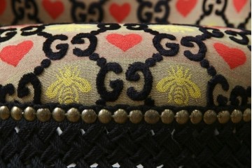 中古　美品　GUCCI(グッチ)　デコール　ゴージャスなデザインのアームチェア　定価約100万円相当　(R-084943)