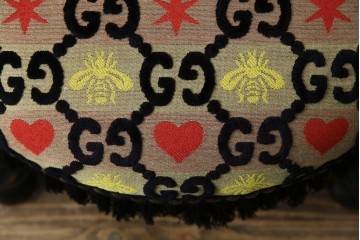 中古　美品　GUCCI(グッチ)　デコール　ゴージャスなデザインのアームチェア　定価約100万円相当　(R-084943)