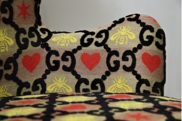 中古　美品　GUCCI(グッチ)　デコール　ゴージャスなデザインのアームチェア　定価約100万円相当　(R-084943)