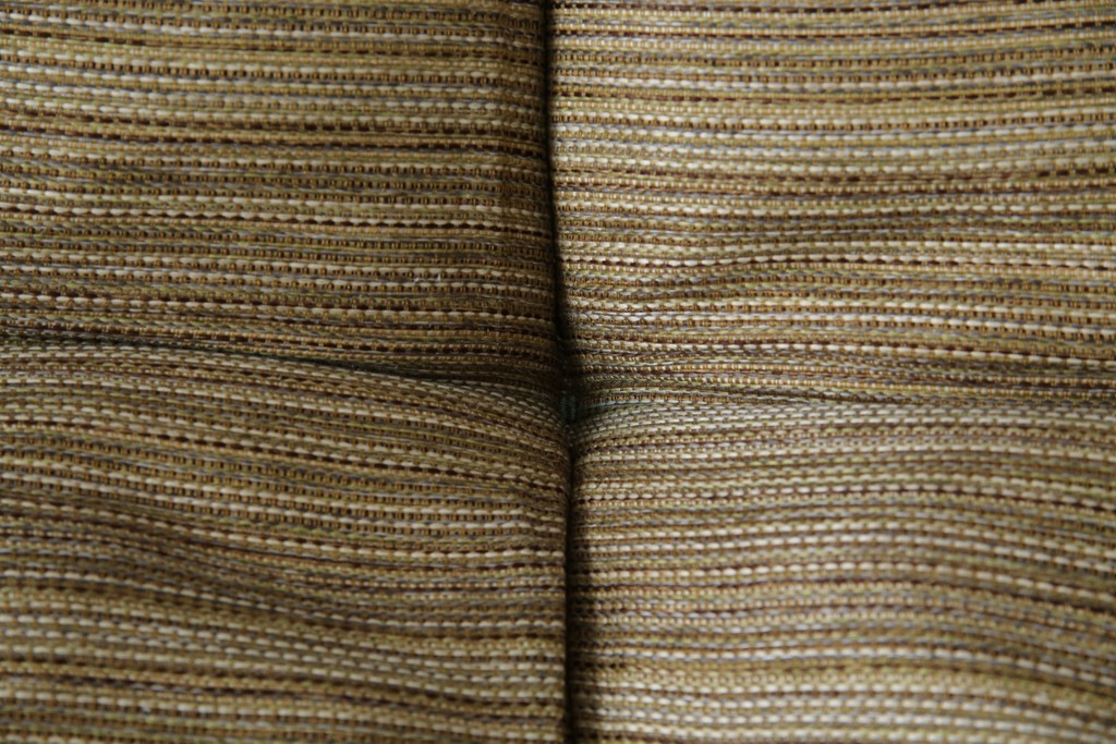 中古　美品　ACME Furniture(アクメファニチャー)　WICKER(ウィッカー)　ラタンフレームと柔らかなファブリックの素材感が魅力のイージーチェア　(R-084944)