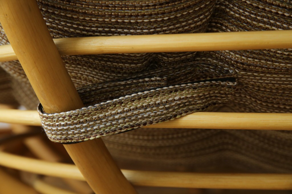 中古　美品　ACME Furniture(アクメファニチャー)　WICKER(ウィッカー)　ラタンフレームと柔らかなファブリックの素材感が魅力のイージーチェア　(R-084944)