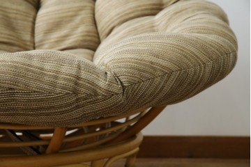 中古　美品　ACME Furniture(アクメファニチャー)　WICKER(ウィッカー)　ラタンフレームと柔らかなファブリックの素材感が魅力のイージーチェア　(R-084944)