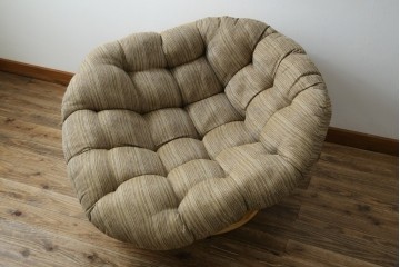 中古　美品　ACME Furniture(アクメファニチャー)　WICKER(ウィッカー)　ラタンフレームと柔らかなファブリックの素材感が魅力のイージーチェア　(R-084944)