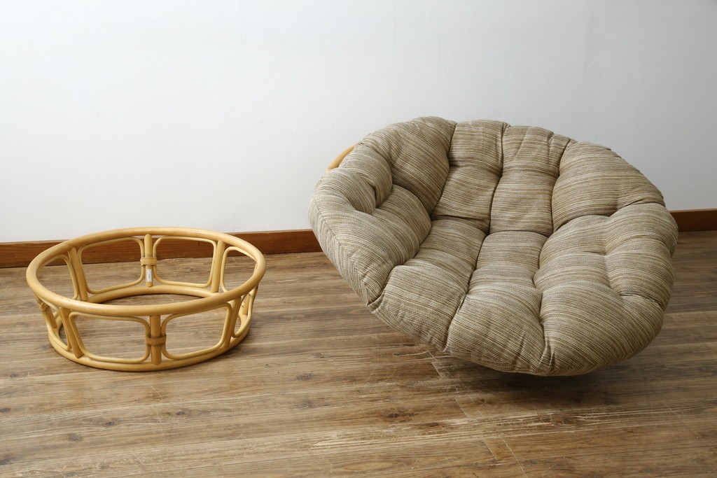 中古　美品　ACME Furniture(アクメファニチャー)　WICKER(ウィッカー)　ラタンフレームと柔らかなファブリックの素材感が魅力のイージーチェア　(R-084944)