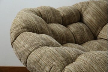 中古　美品　ACME Furniture(アクメファニチャー)　WICKER(ウィッカー)　ラタンフレームと柔らかなファブリックの素材感が魅力のイージーチェア　(R-084944)