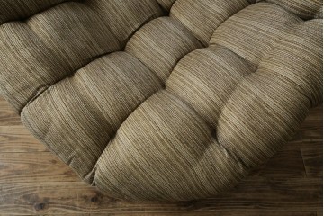 中古　美品　ACME Furniture(アクメファニチャー)　WICKER(ウィッカー)　ラタンフレームと柔らかなファブリックの素材感が魅力のイージーチェア　(R-084944)