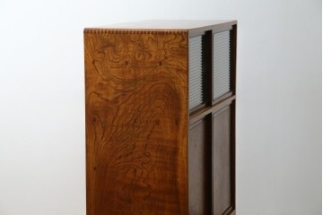 和製ヴィンテージ　上手物　総欅材　上杢が映える漆塗りの指物工芸茶箪笥　(R-084945)