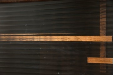 和製ヴィンテージ　上手物　総欅材　上杢が映える漆塗りの指物工芸茶箪笥　(R-084945)