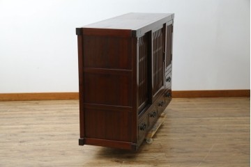 中古　美品　ニレ材　格子戸と黒金具が和の趣を添える水屋箪笥サイドボード　(R-084946)