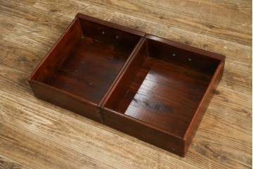 中古　美品　ニレ材　格子戸と黒金具が和の趣を添える水屋箪笥サイドボード　(R-084946)