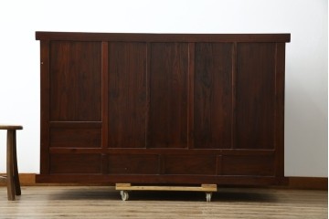 中古　美品　ニレ材　格子戸と黒金具が和の趣を添える水屋箪笥サイドボード　(R-084946)