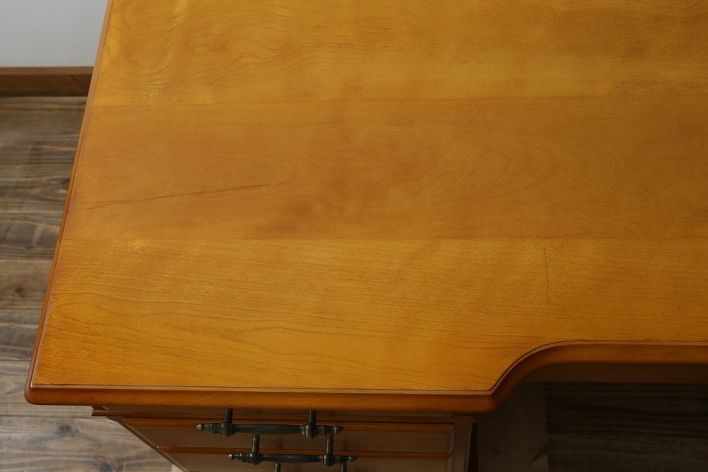 中古　美品　横浜クラシック家具　ダニエル(daniel)　上品な木肌が美しい重厚な両袖デスク　(R-084947)