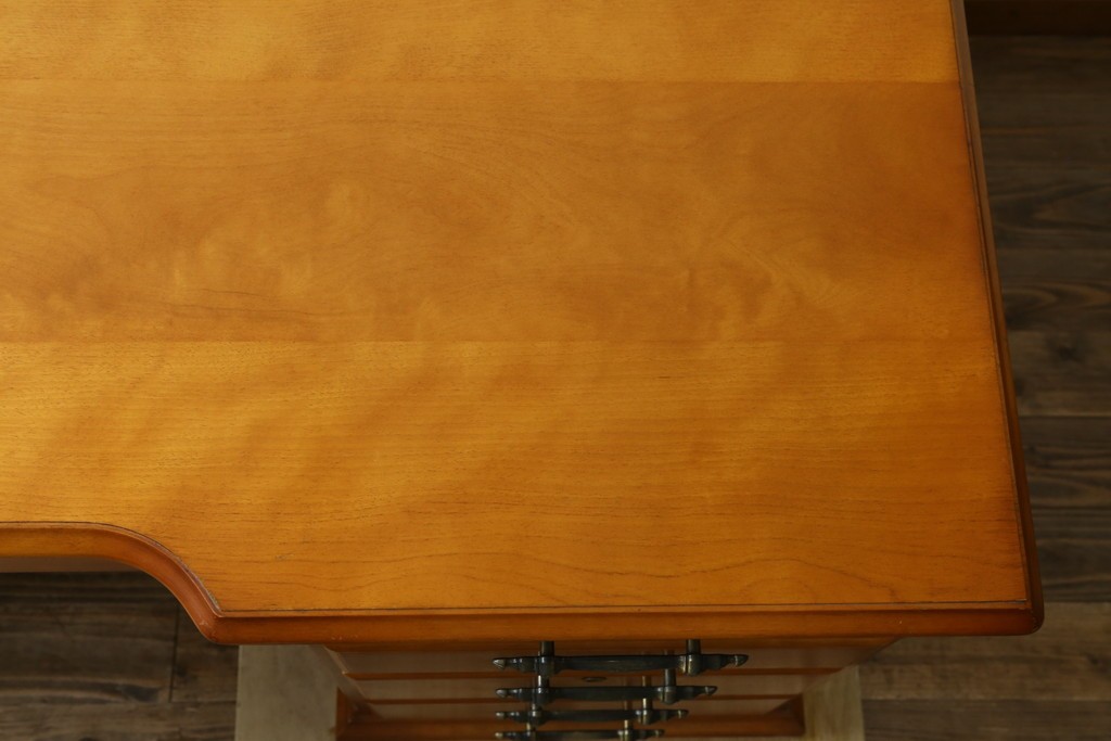 中古　美品　横浜クラシック家具　ダニエル(daniel)　上品な木肌が美しい重厚な両袖デスク　(R-084947)