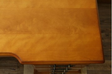 中古　美品　横浜クラシック家具　ダニエル(daniel)　上品な木肌が美しい重厚な両袖デスク　(R-084947)