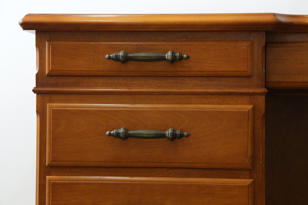 中古　美品　横浜クラシック家具　ダニエル(daniel)　上品な木肌が美しい重厚な両袖デスク　(R-084947)