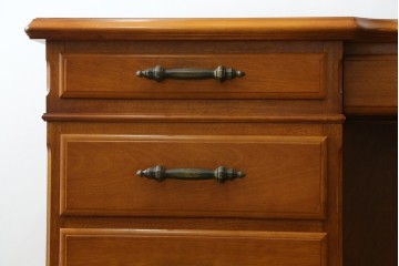 中古　美品　横浜クラシック家具　ダニエル(daniel)　上品な木肌が美しい重厚な両袖デスク　(R-084947)