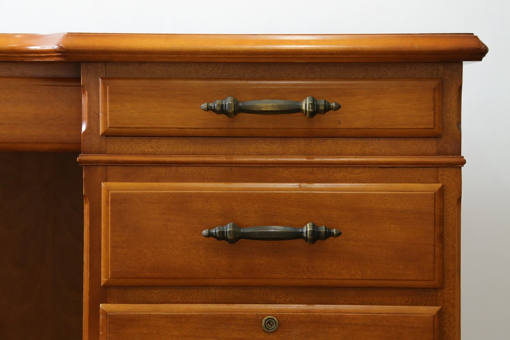 中古　美品　横浜クラシック家具　ダニエル(daniel)　上品な木肌が美しい重厚な両袖デスク　(R-084947)