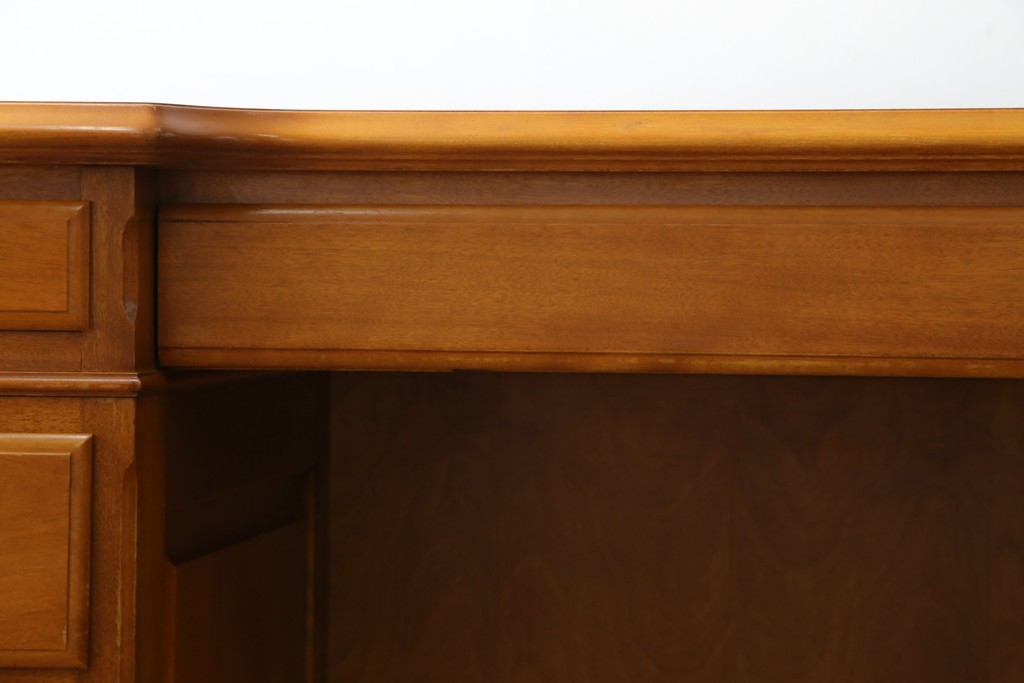 中古　美品　横浜クラシック家具　ダニエル(daniel)　上品な木肌が美しい重厚な両袖デスク　(R-084947)