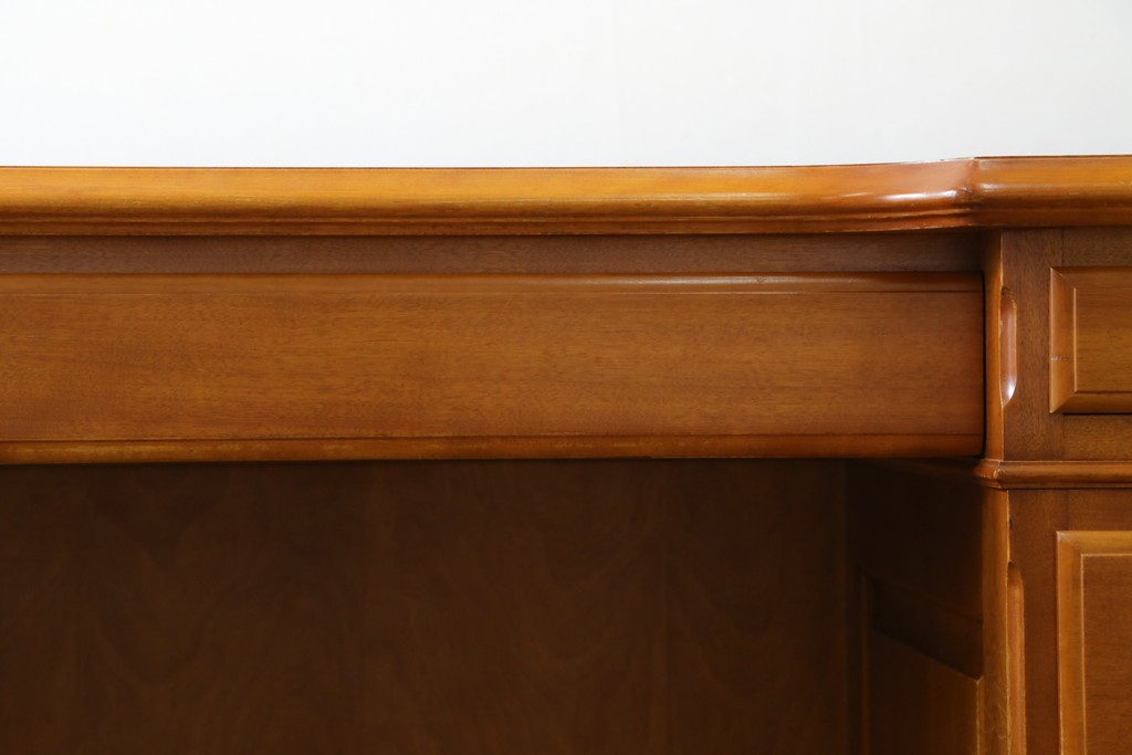 中古　美品　横浜クラシック家具　ダニエル(daniel)　上品な木肌が美しい重厚な両袖デスク　(R-084947)