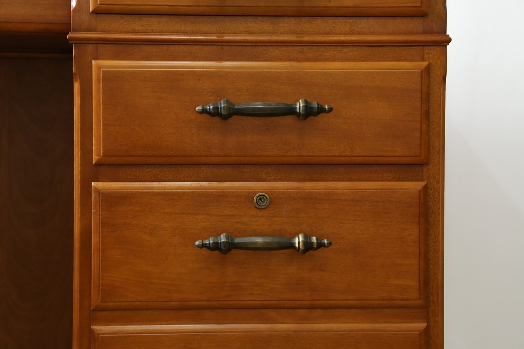 中古　美品　横浜クラシック家具　ダニエル(daniel)　上品な木肌が美しい重厚な両袖デスク　(R-084947)