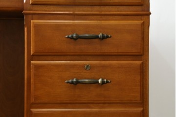 中古　美品　横浜クラシック家具　ダニエル(daniel)　上品な木肌が美しい重厚な両袖デスク　(R-084947)