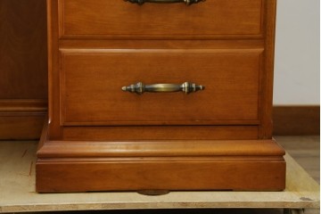 中古　美品　横浜クラシック家具　ダニエル(daniel)　上品な木肌が美しい重厚な両袖デスク　(R-084947)