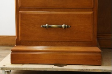 中古　美品　横浜クラシック家具　ダニエル(daniel)　上品な木肌が美しい重厚な両袖デスク　(R-084947)