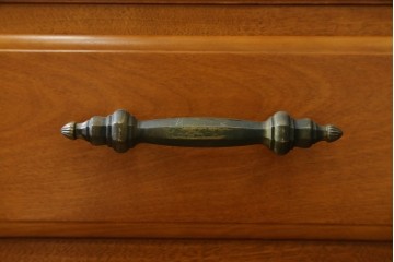 中古　美品　横浜クラシック家具　ダニエル(daniel)　上品な木肌が美しい重厚な両袖デスク　(R-084947)