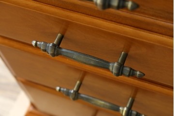 中古　美品　横浜クラシック家具　ダニエル(daniel)　上品な木肌が美しい重厚な両袖デスク　(R-084947)