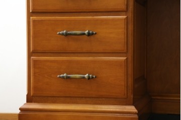 中古　美品　横浜クラシック家具　ダニエル(daniel)　上品な木肌が美しい重厚な両袖デスク　(R-084947)