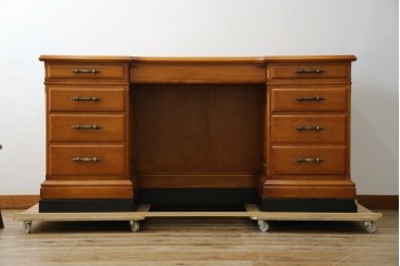 中古　美品　横浜クラシック家具　ダニエル(daniel)　上品な木肌が美しい重厚な両袖デスク　(R-084947)