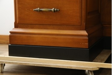 中古　美品　横浜クラシック家具　ダニエル(daniel)　上品な木肌が美しい重厚な両袖デスク　(R-084947)