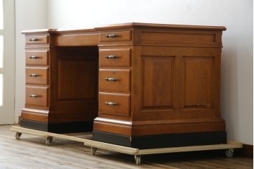 中古　美品　横浜クラシック家具　ダニエル(daniel)　上品な木肌が美しい重厚な両袖デスク　(R-084947)