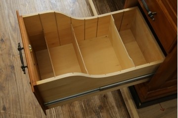 中古　美品　横浜クラシック家具　ダニエル(daniel)　上品な木肌が美しい重厚な両袖デスク　(R-084947)