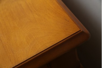 中古　美品　横浜クラシック家具　ダニエル(daniel)　上品な木肌が美しい重厚な両袖デスク　(R-084947)