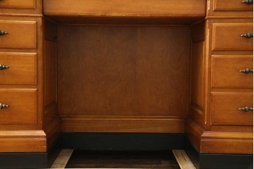 中古　美品　横浜クラシック家具　ダニエル(daniel)　上品な木肌が美しい重厚な両袖デスク　(R-084947)